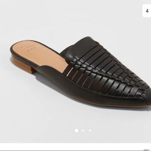 Never worn black mules! SZ 8 LEFT